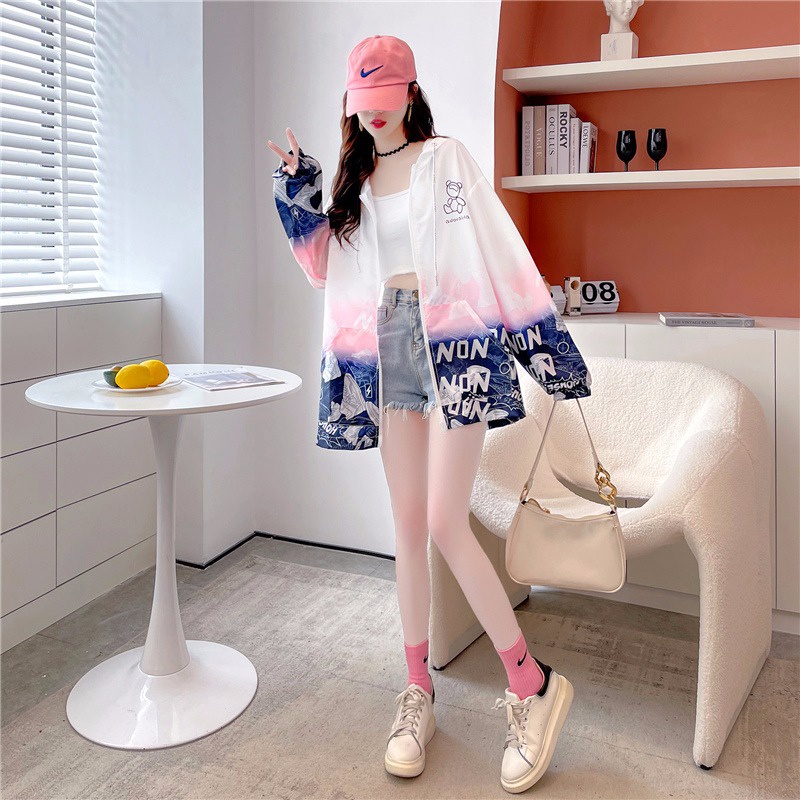 Áo Khoác Chống Nắng Vải Mỏng Dáng Vừa In Họa Tiết Graffiti Màu Gradient Thời Trang Mùa Hè Cho Nữ 2022