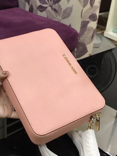 Túi Michael Kors màu hồng