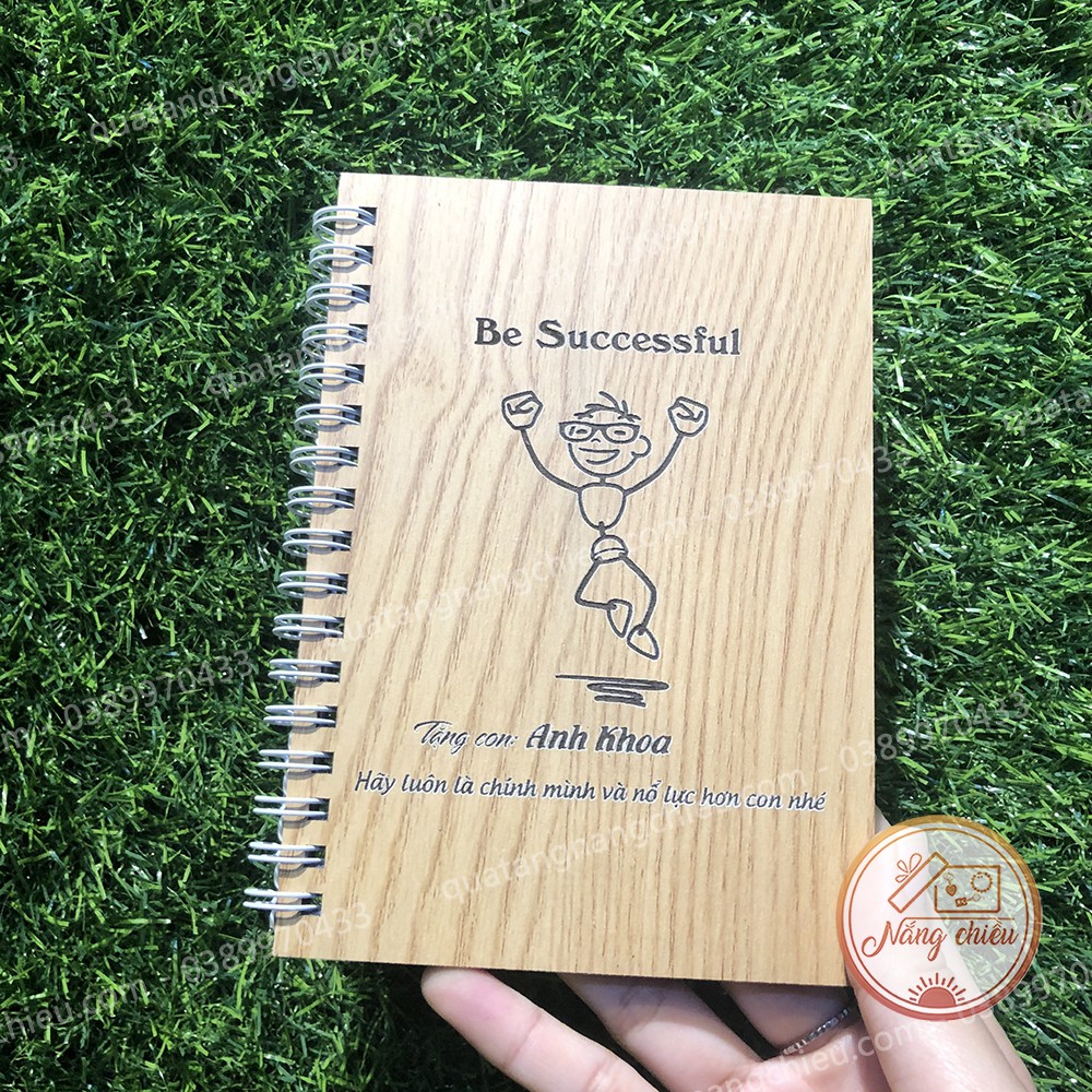 Sổ lò xo làm quà tặng cho các bé - Sổ bìa gỗ cứng khắc hình và lời chúc theo yêu cầu