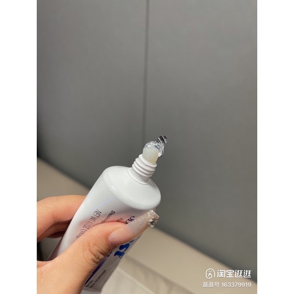 KEM ĐÁNH RĂNG CREST 3D WHITE WHITENING THERAPY FRESH