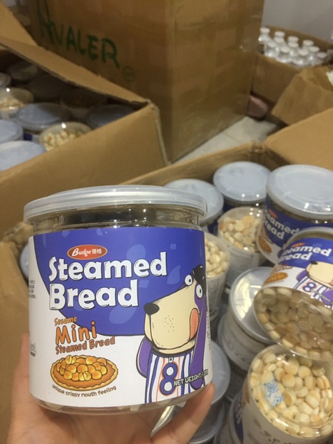 Bánh thưởng cho chó BUDGE Steam Bread là thức ăn nhẹ cho các giống chó.