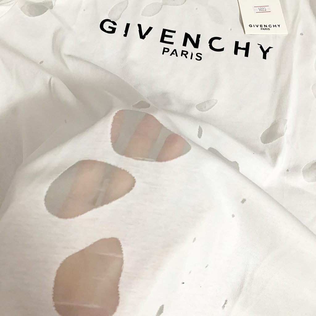 ÁO T-SHIRT GIVENCHY RÁCH LOANG