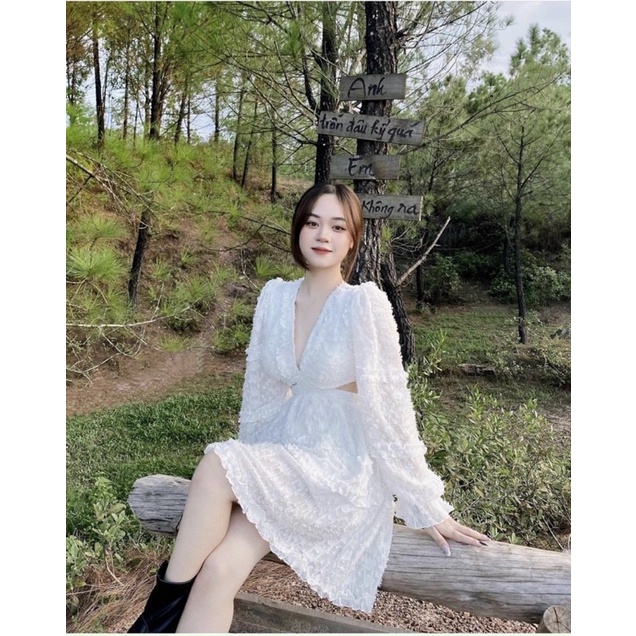 Đầm trắng tay dài cut out lưng