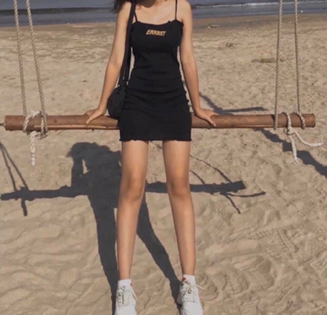 Đầm dây thêu chữ ERORIST