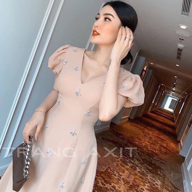 ♦️ EM CÒN HỒNG VÀ ĐEN 👋🏻👋🏻👋🏻 ❤️ ĐẦM TAY PHỒNG ĐÍNH ĐÁ PHA LÊ
