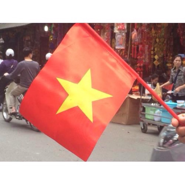 Cờ đỏ sao vàng nhỏ cổ vũ đội tuyển U23 Việt nam