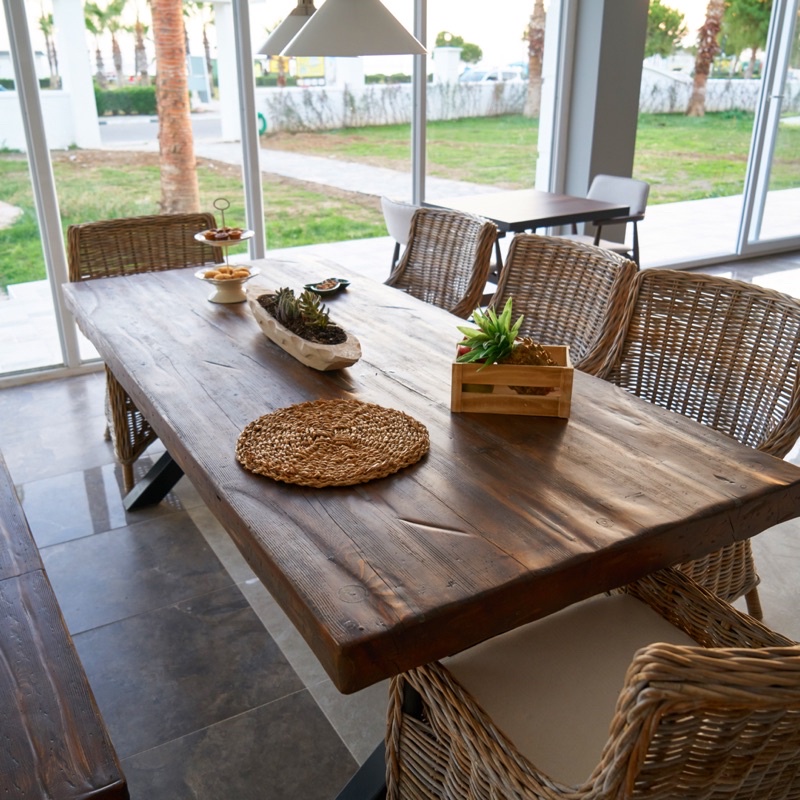 Nước sơn lên màu gỗ gốc nước màu Walnut, màu lau Walnut giúp gỗ lên màu tự nhiên, thấy vân gỗ, nhanh khô, dễ thi công