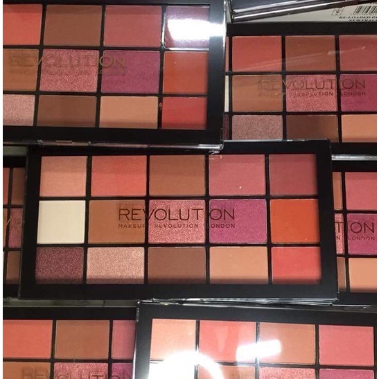 Bảng  Mắt  Revolution 15 ô ánh nhũ lung linh, hạt phấn cực mịn, dễ tán