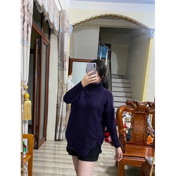 Áo len xẻ tà tím than màu mới lạ