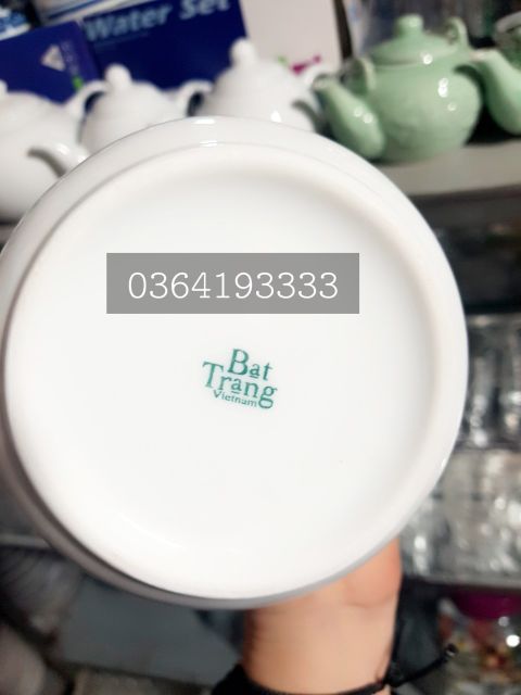 Ấm trà sứ trắng Bát Tràng dáng trụ