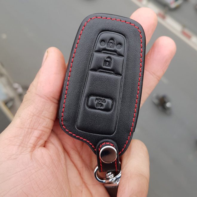 Toyota Camry 2019, Corolla Cross - Bọc da may viền chỉ đỏ kèm móc đeo Inox bảo vệ chìa khóa xe