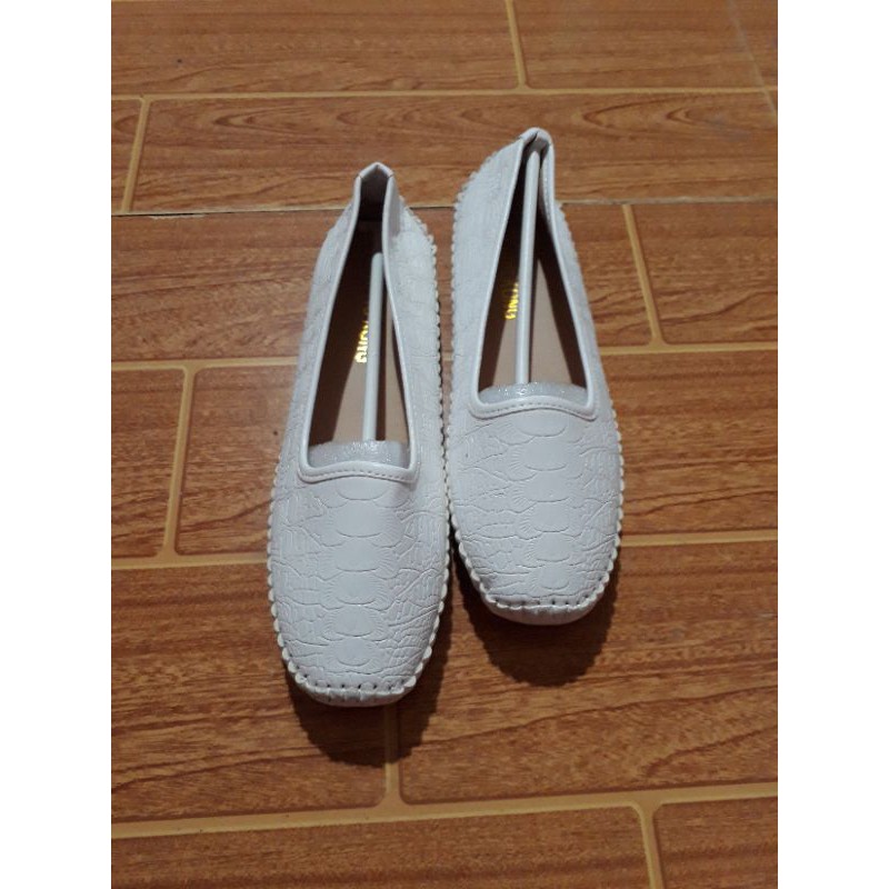 Giày búp bê trắng hoa vân