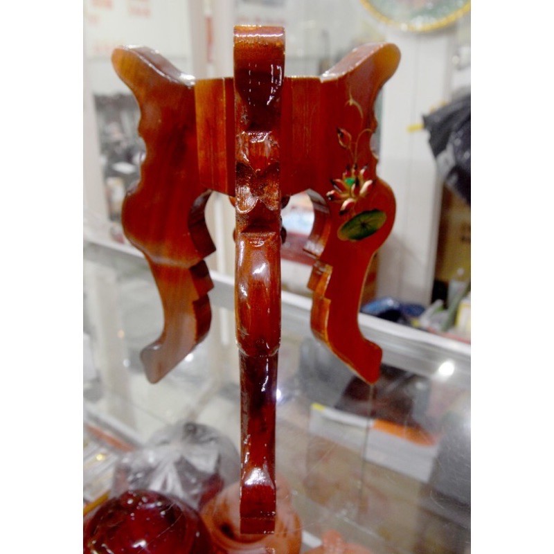 chò gỗ 3 chân đặt đĩa trái cây thờ cúng khắc hoa sen nổi