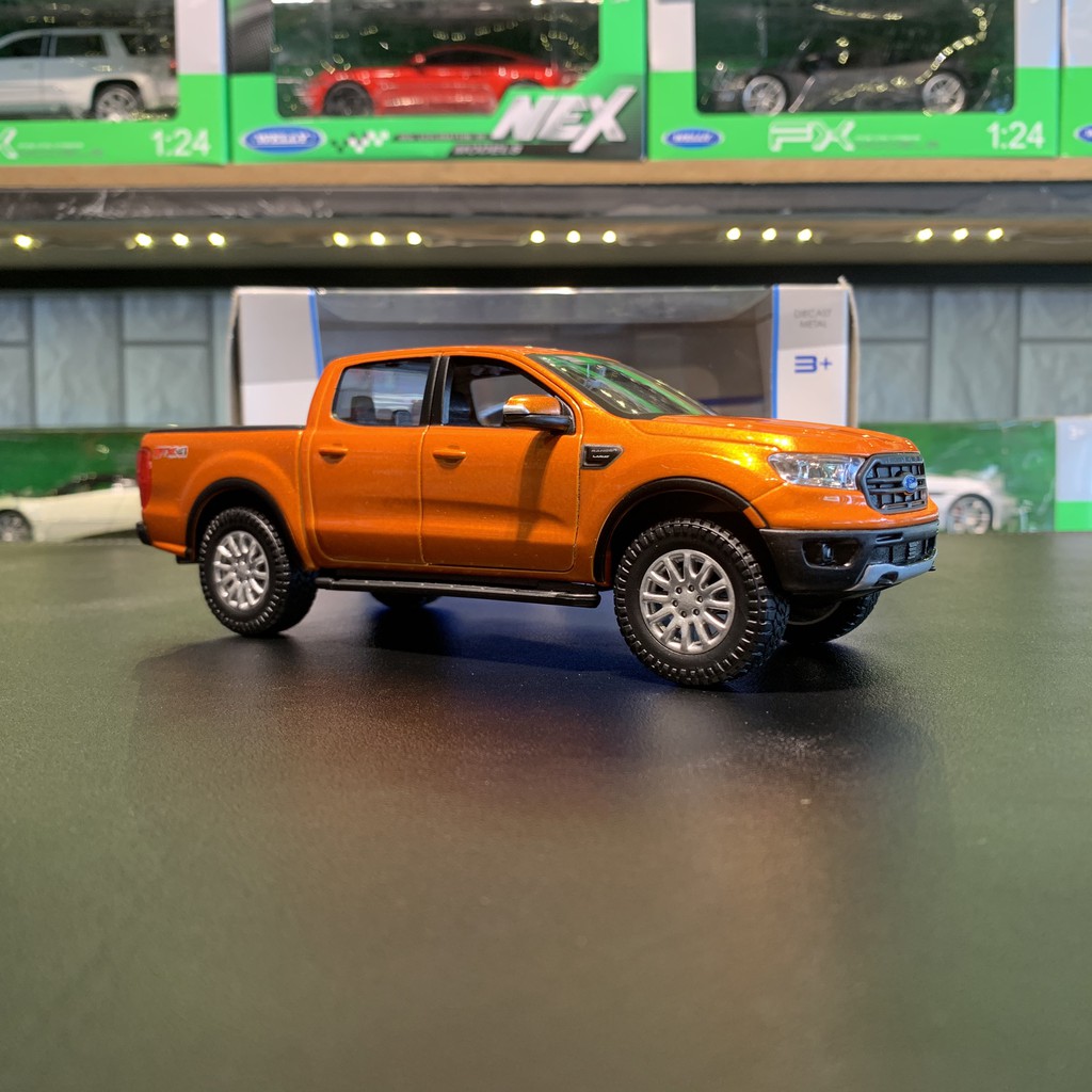 Mô hình xe bán tải Ford Ranger 2019 tỉ lệ 1:27 hãng Maisto (Cam+ Xanh)