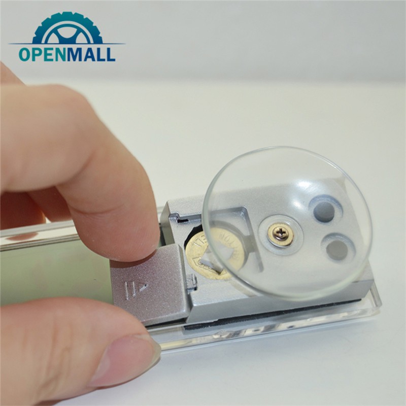 Đồng hồ điện tử có giác hút tiện lợi cho nhà cửa