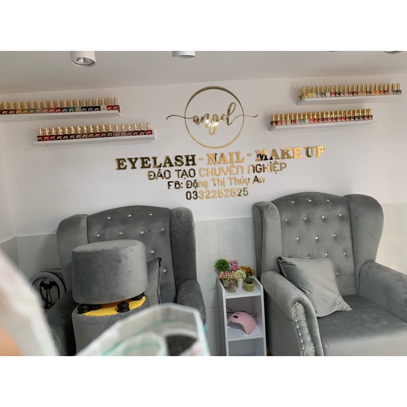 Kệ sơn nail treo tường bằng gỗ màu trắng