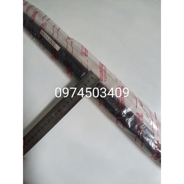 Nẹp chân kính theo xe Toyota Innova