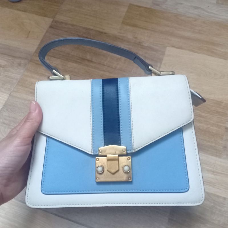 Pass túi như hình