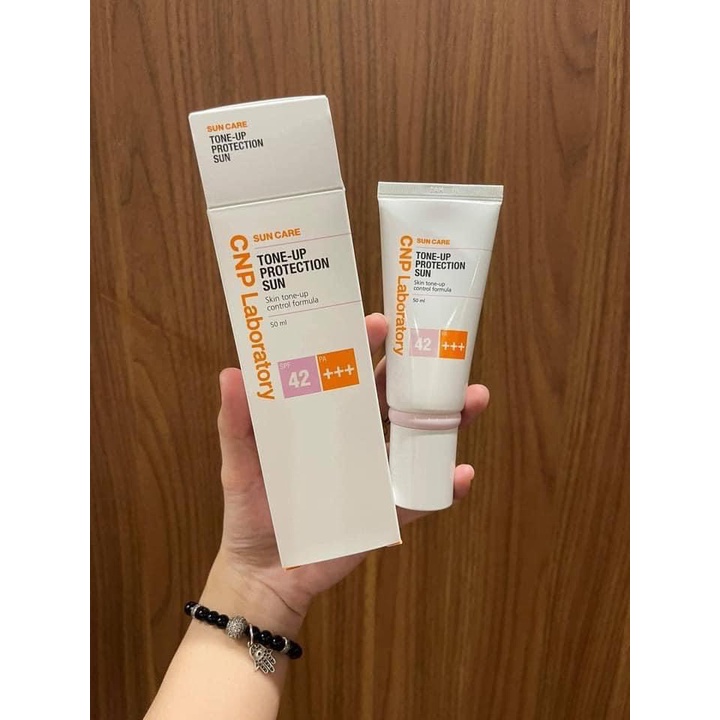 Kem chống nắng CNP nâng tone SPF42 PA +++