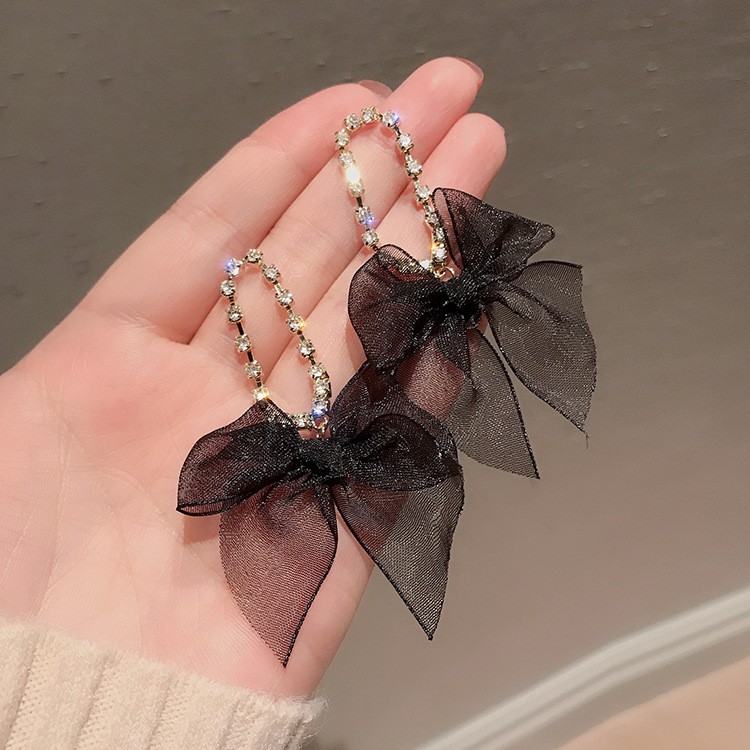 Bông tai nơ voan màu đen và vòng đính đá kiều diễm BT209