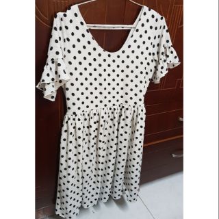 Thanh lý đầm bầu. Do mới sinh k còn nhu cầu mặc nữa nên thanh lý lại
