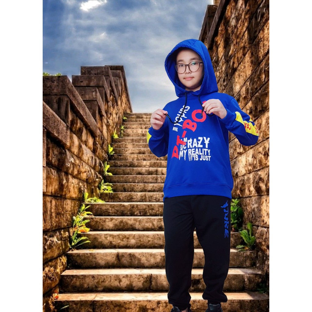 -Bộ bé trai nỉ da cá,dài tay có nón,in chữ PT-Boy,màu đen phối đỏ,hiệu I Love Kids,size 9-14/ri6.Mã sp YB0051-A1