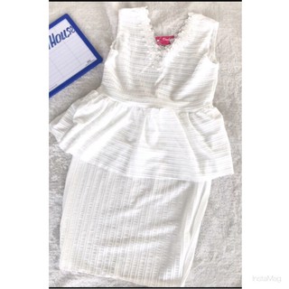 Đầm trắng phối ren