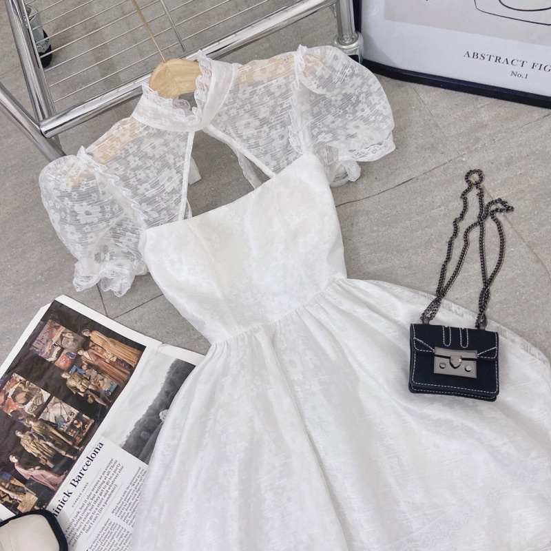 ĐẦM TRẮNG HOA NỔI BÈO CỔ CUT OUT NGỰC TAY BO (KG)