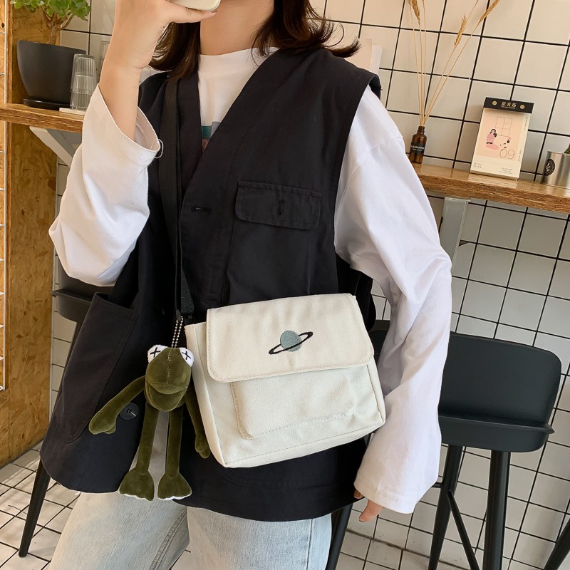 Túi đeo chéo phong cách thời trang Harajuku cho giới trẻ | BigBuy360 - bigbuy360.vn