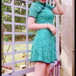 Đầm ren hai lớp cổ tàu