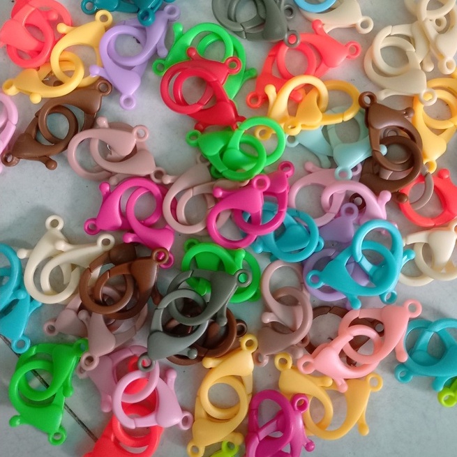 Móc càng cua nhựa nhiều màu làm dây khẩu trang,móc khoá handmade