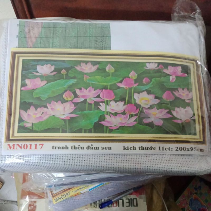 Tranh thêu hoa đầm sen  mn0117cm