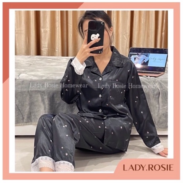 Bộ ngủ pijama dài tay chất liệu lụa satin mềm mại màu đen họa tiết Lady.Roise