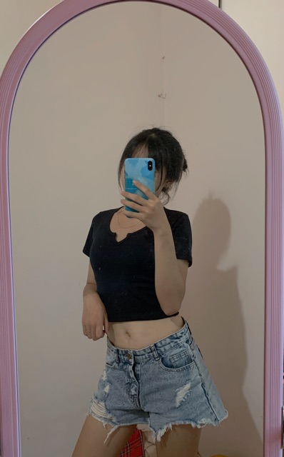 Áo croptop cổ khoét chữ V