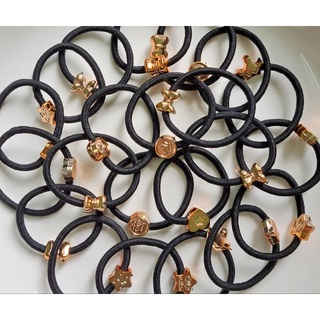 Cột tóc gắn charm xinh xắn
