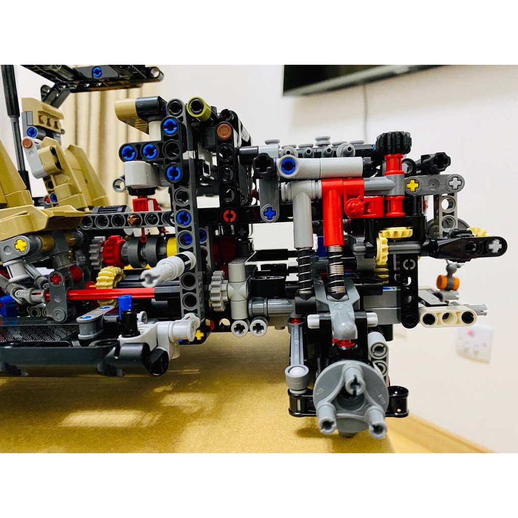 LEGO TECHNIC 42110 - SIÊU XE DÃ CHIẾN LAND ROVER