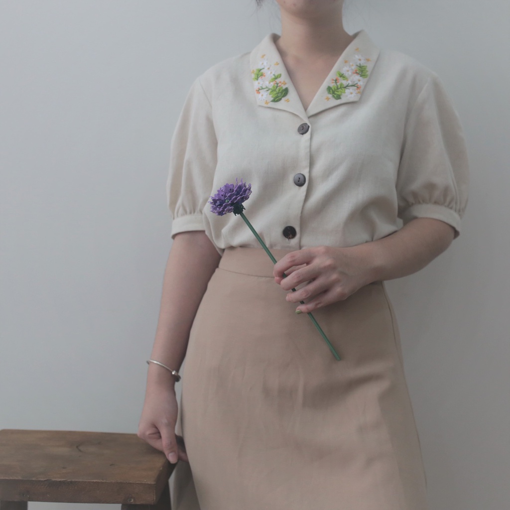 Áo sơ mi linen thêu hoa cổ tay phồng - Daisy