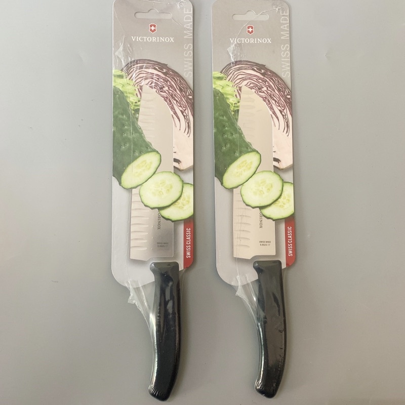 Dao bếp Victorinox Santoku 17cm - Cạnh sáo cán nhựa - Thụy Sỹ
