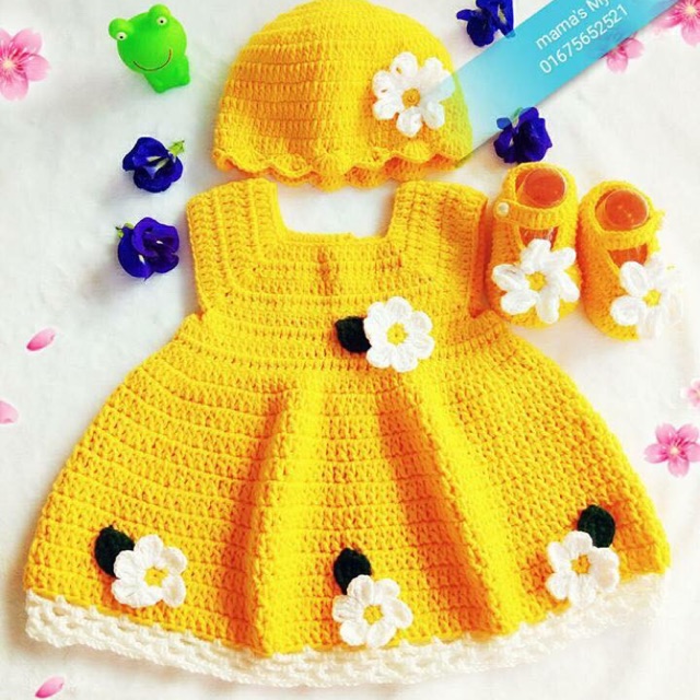 Set váy len vàng hoa trắng 