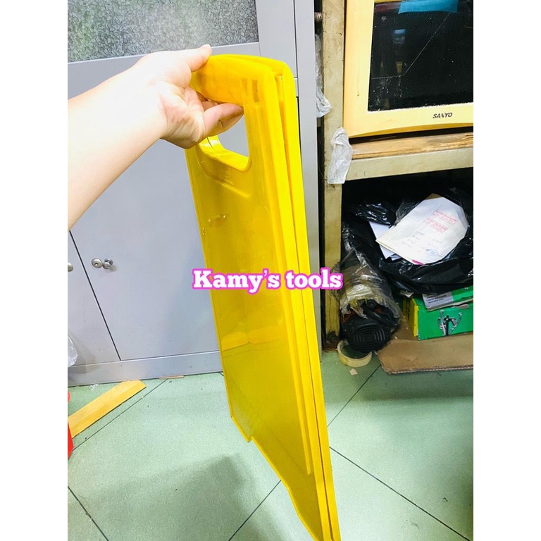 Biển cảnh báo chữ A trơn không chữ.