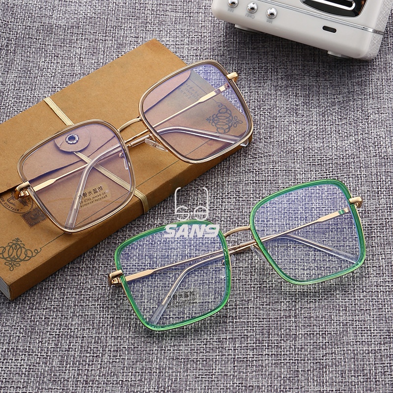 Mắt kính gọng vuông chống ánh sáng xanh từ máy tính
