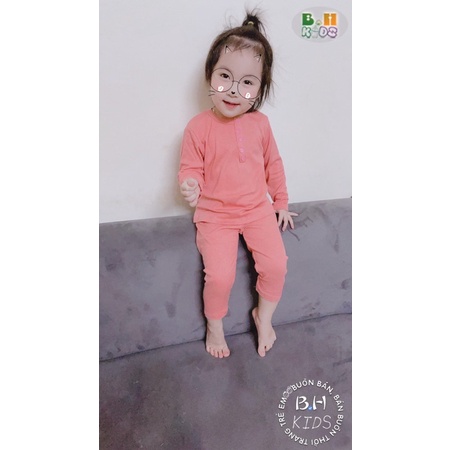 TDG03 Bộ Dài Tay Thun Tăm MinkyMom Cạp Cao Màu Trơn Cổ Nút Giả Cho Bé Từ 8kg Đến 19kg