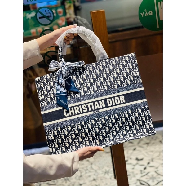 TÚI D.IOR SIZE 40 CÓ KHÓA KÉO