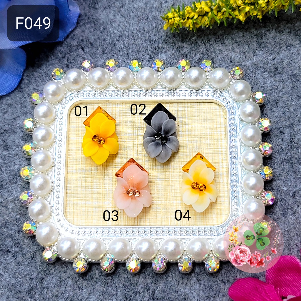 Mẫu: F049 . Hoa bột "Cúc đá vuông" đính móng siêu xinh.
