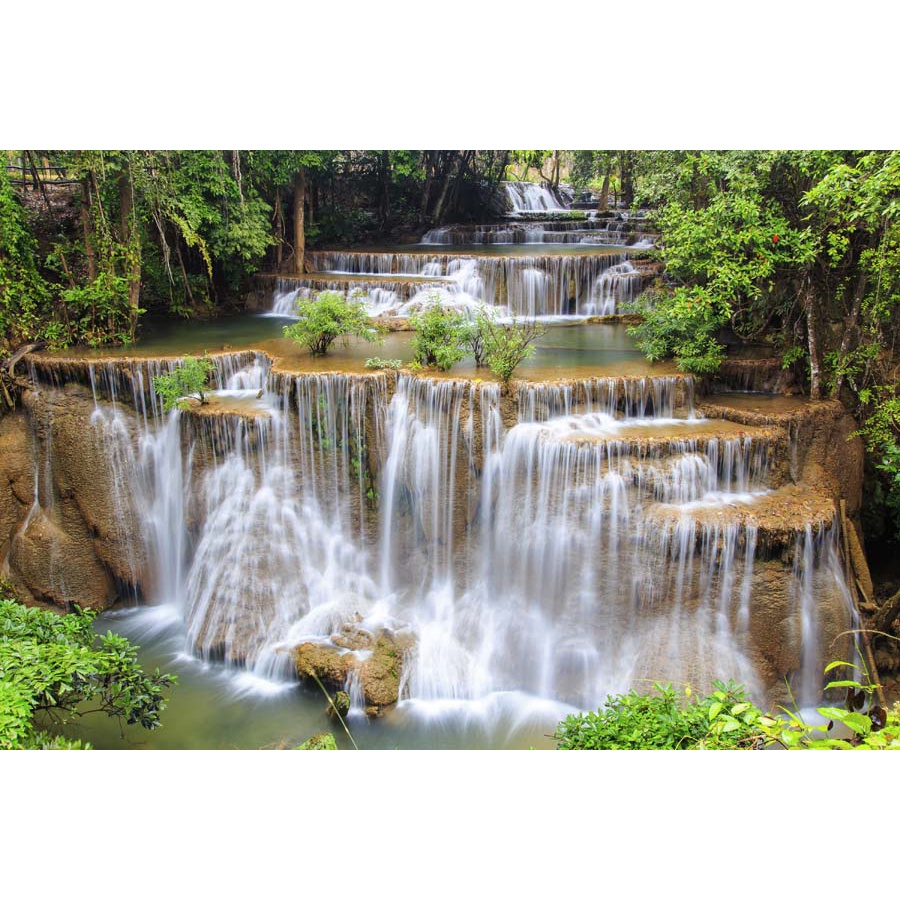 Tranh dán tường thác nước thiên nhiên trong lành nổi bật giữa không gian xanh tươi và hùng vĩ tạo khung cảnh đẹp