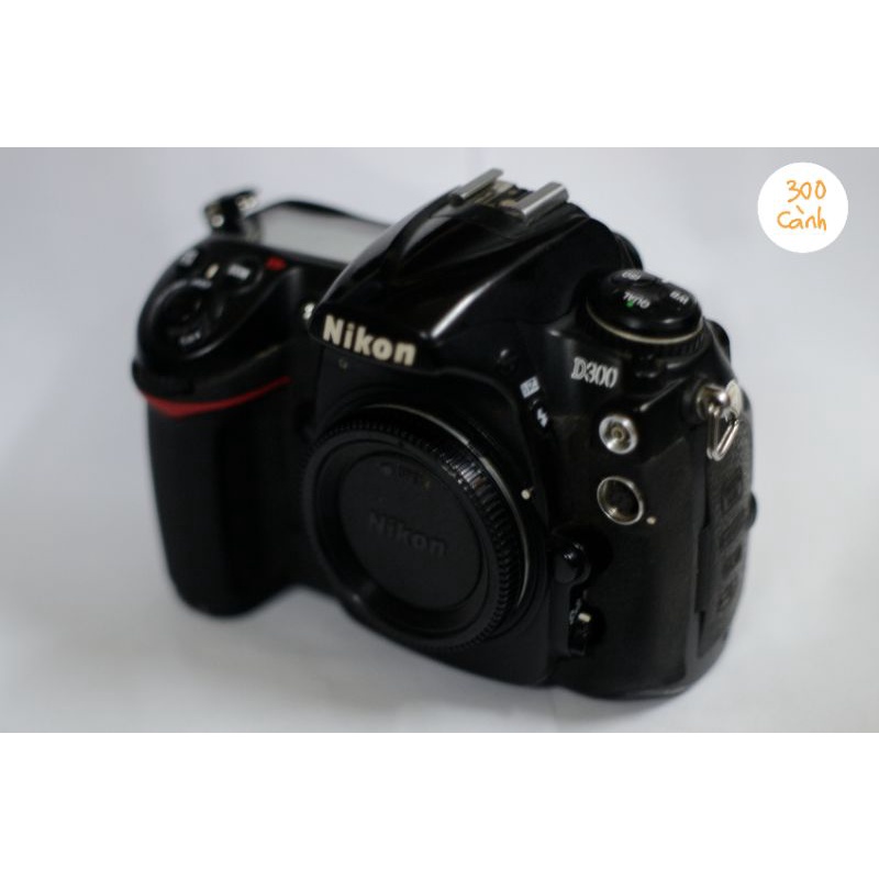 Máy Ảnh DSLR Nikon D300 Kèm Lens AF 28-80 f3.3-5.6G Cũ
