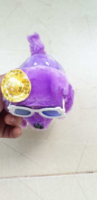 Chú chó thời trang bằng vải và nhựa có nhạc và đèn Led tặng kèm pin