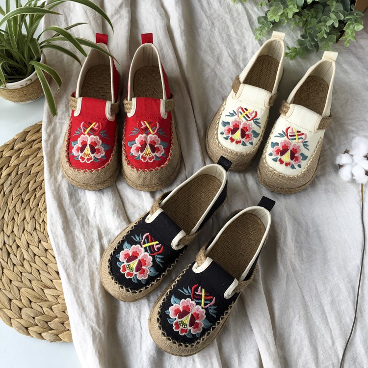 TAM123 giày thêu hoa phối vải bố