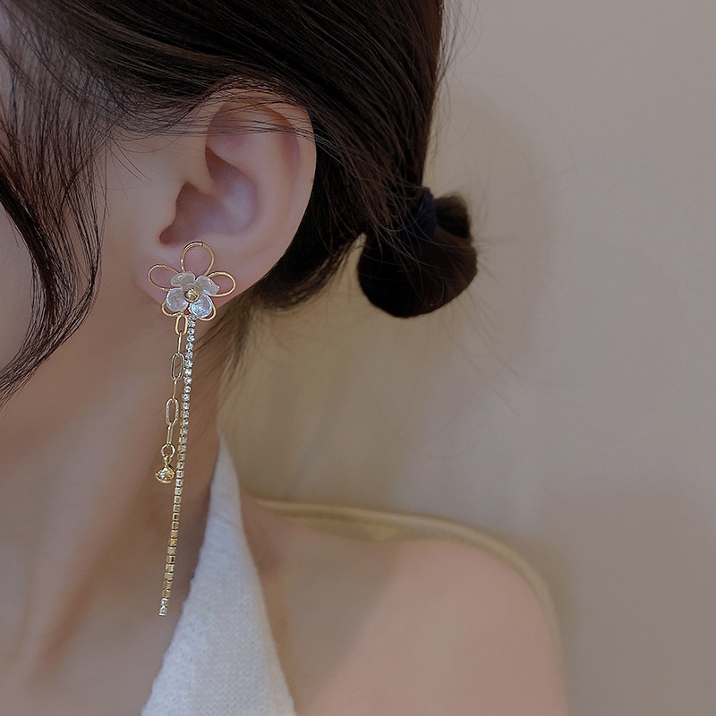 Khuyên Tai Nữ Trang Dáng Dài Tạo Hình Độc Đáo