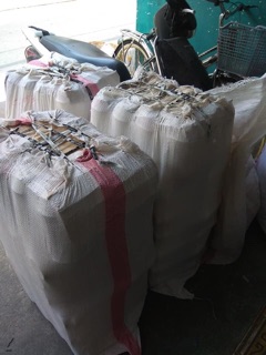 Tơ vắt sổ đen 150 ( 57k/2 cuộn/1.2kg )